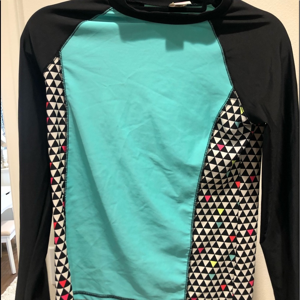 Beach waves rash guard